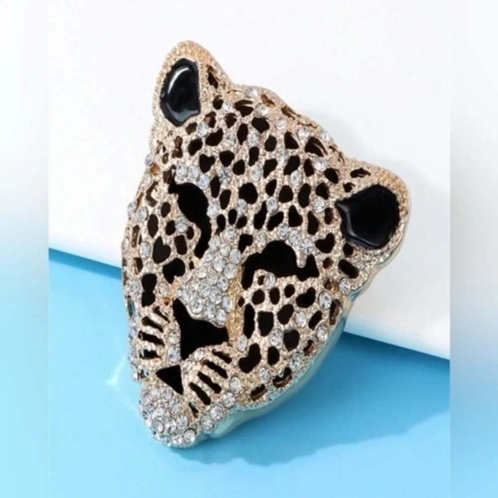 ✨NEW✨ Unique Rare Gold and Black Leopard Brooch